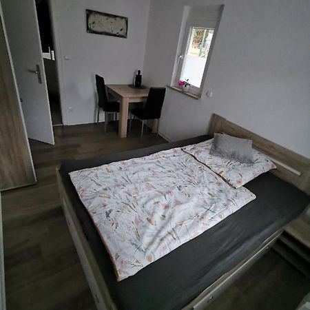 Privates Zimmer In Ruhiger Lage Heidenheim-Steinheim Am Albuch Bagian luar foto