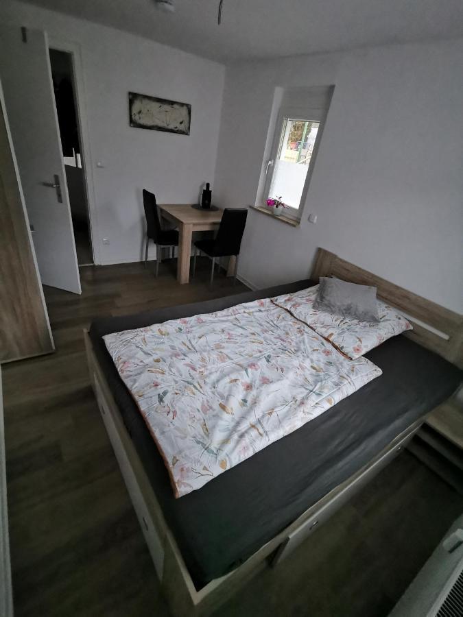 Privates Zimmer In Ruhiger Lage Heidenheim-Steinheim Am Albuch Bagian luar foto